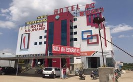 Hotel Raj Hans